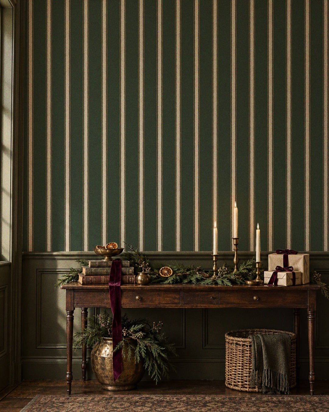 Moulding Line Wallpaper in Library Green